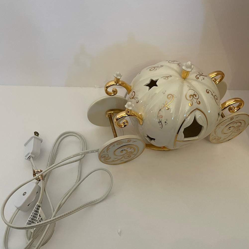 Lenox Cinderella's Lighted Coach Disney Princess Sculpted Pumpkin Gold Trim New - Picture 3 of 10